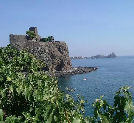 Ursino Castle Terrace 아파트 *